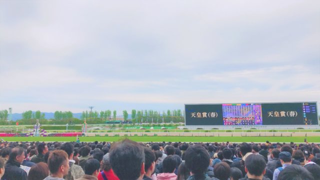 中山競馬場を徹底解説 入場料は Wi Fiはある おすすめグルメは 子供連れの楽しみ方は うましる